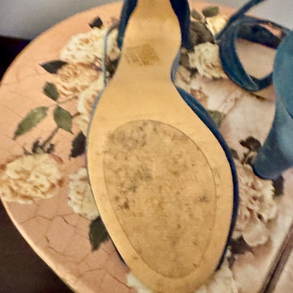 Chelsea Crew Lola Blue Velvet shoes  size 8 1/2 - Picture 5 of 9